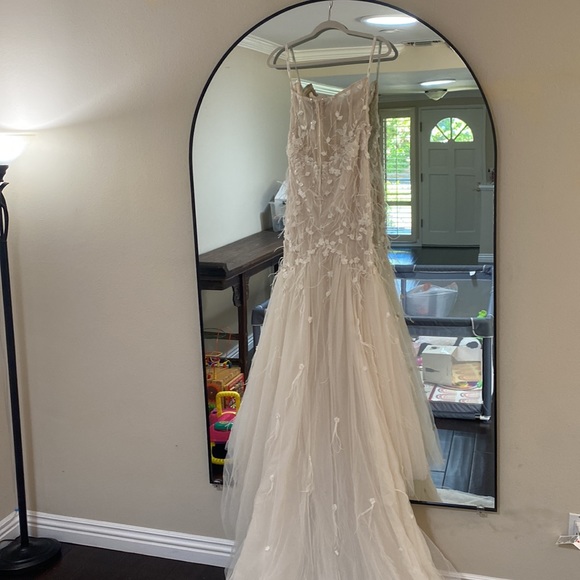 BERTA BRIDAL- wedding dress worn for 2 hours for ceremony only - Picture 5 of 9